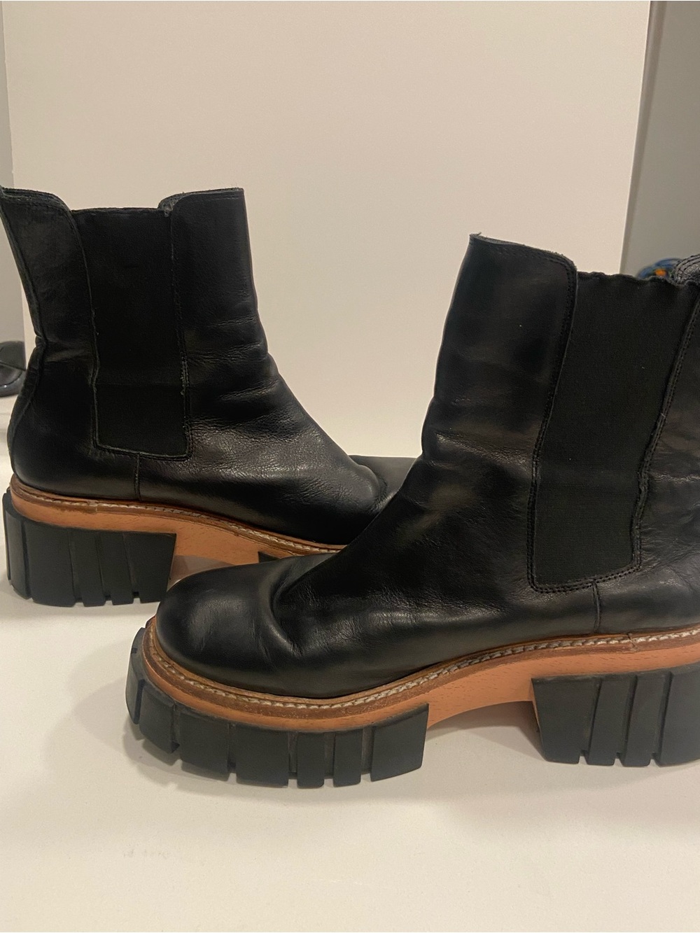 Men's Black Leather Lug-Sole Boot - Rugged Casual Style